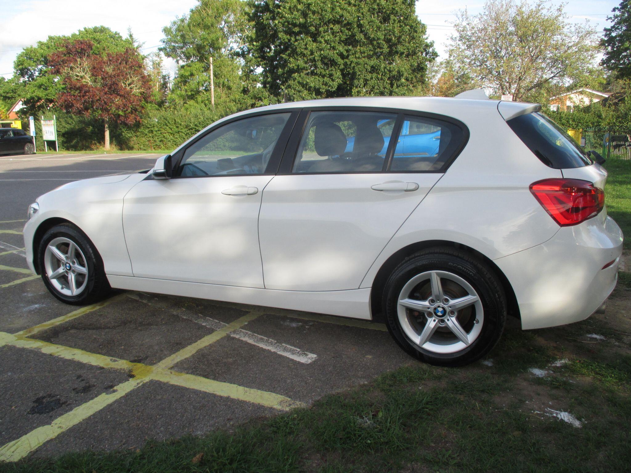 BMW 1 Series view 14