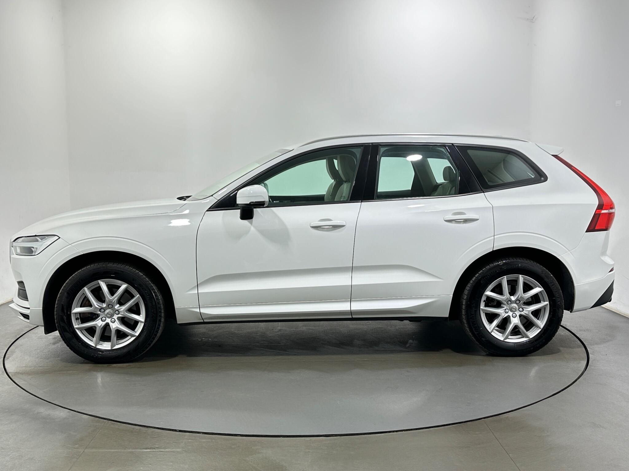 Volvo XC60 view 5