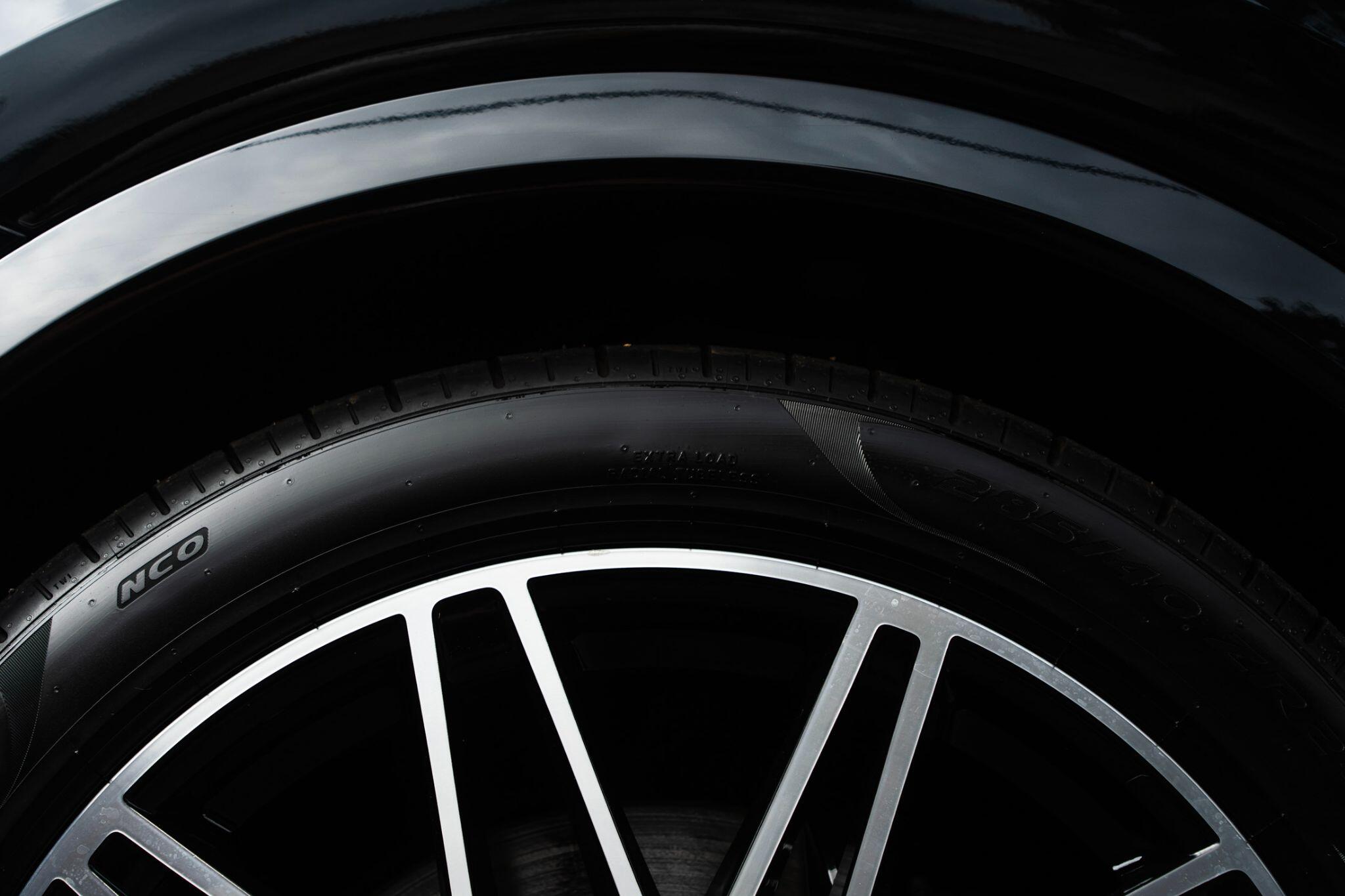 Porsche Cayenne view 35