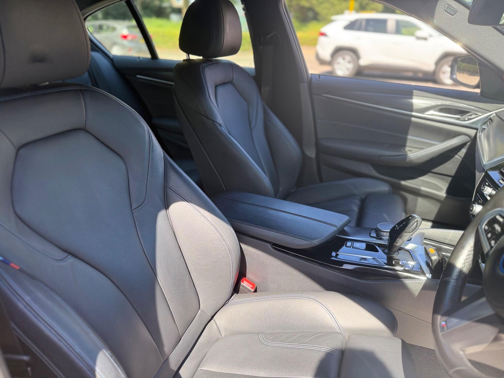 BMW 5 Series view 13