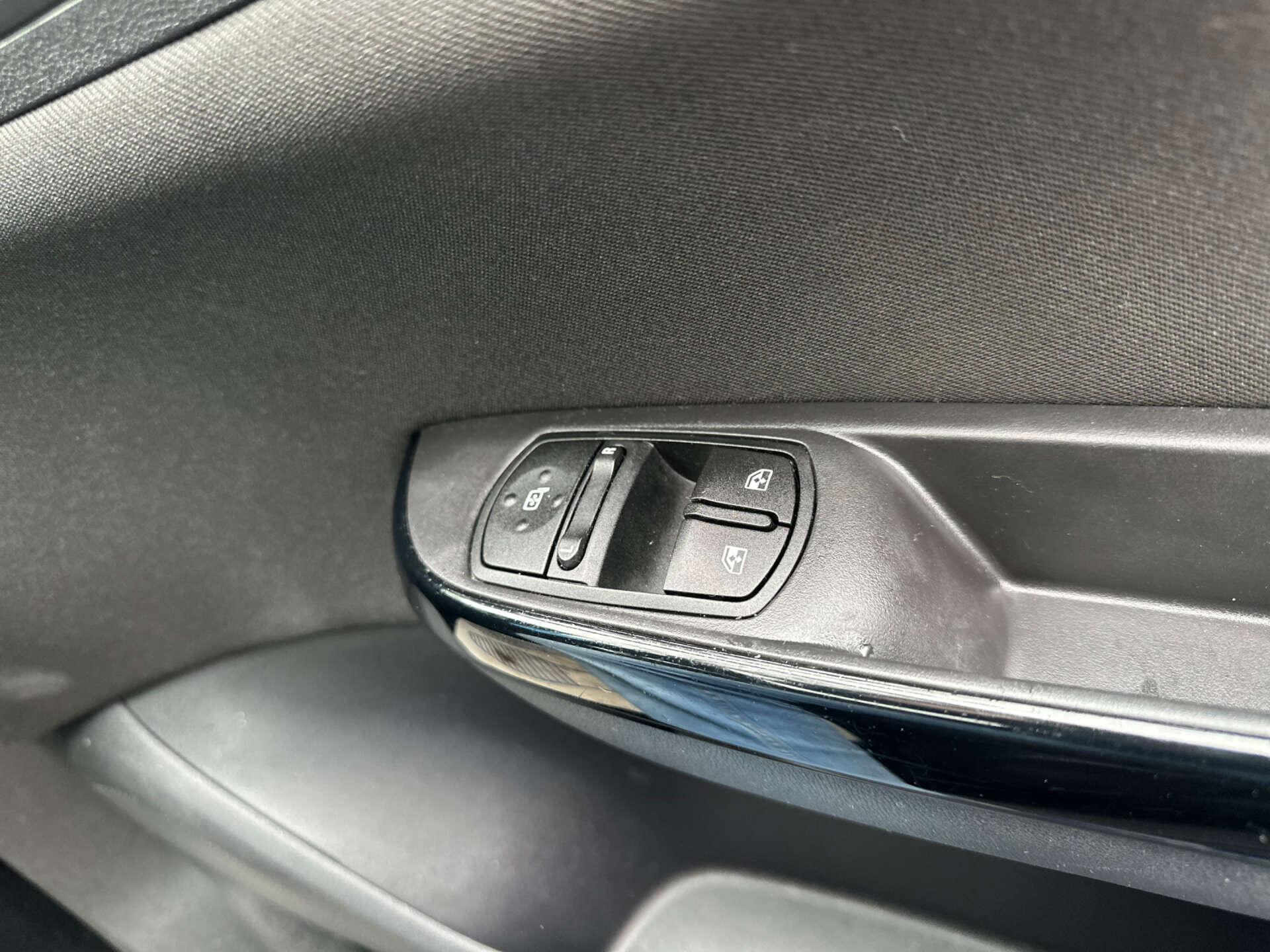 Vauxhall Corsa view 31