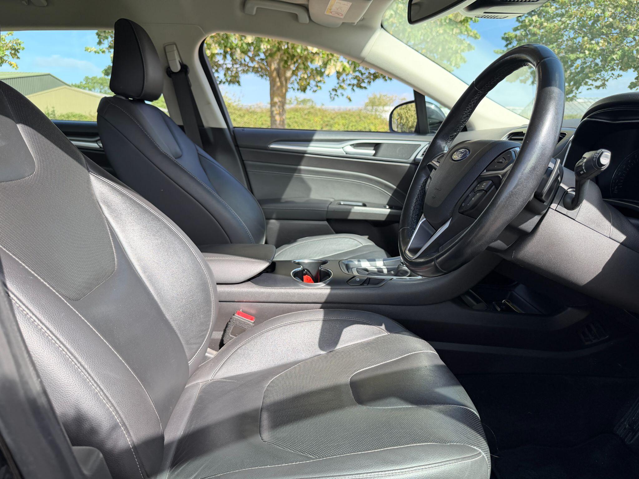 Ford Mondeo view 21