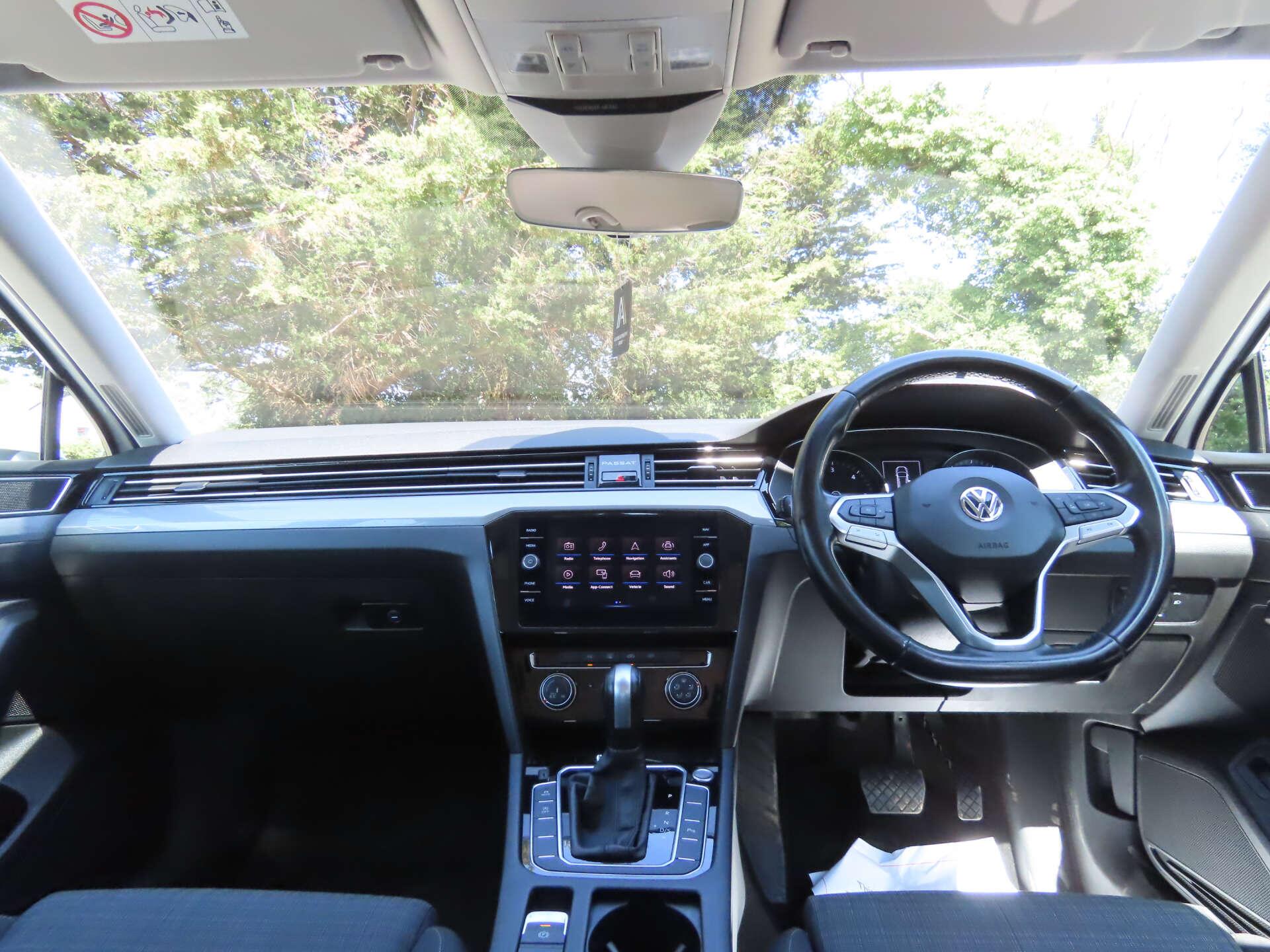Volkswagen Passat view 7
