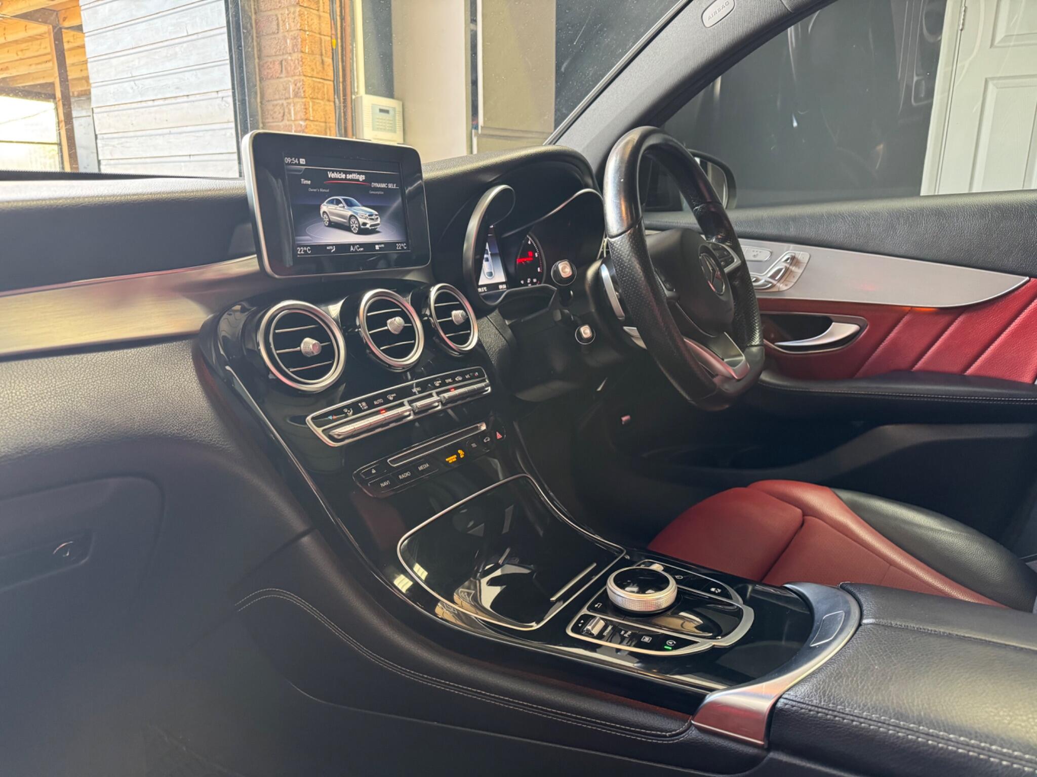 Mercedes-Benz GLC view 11
