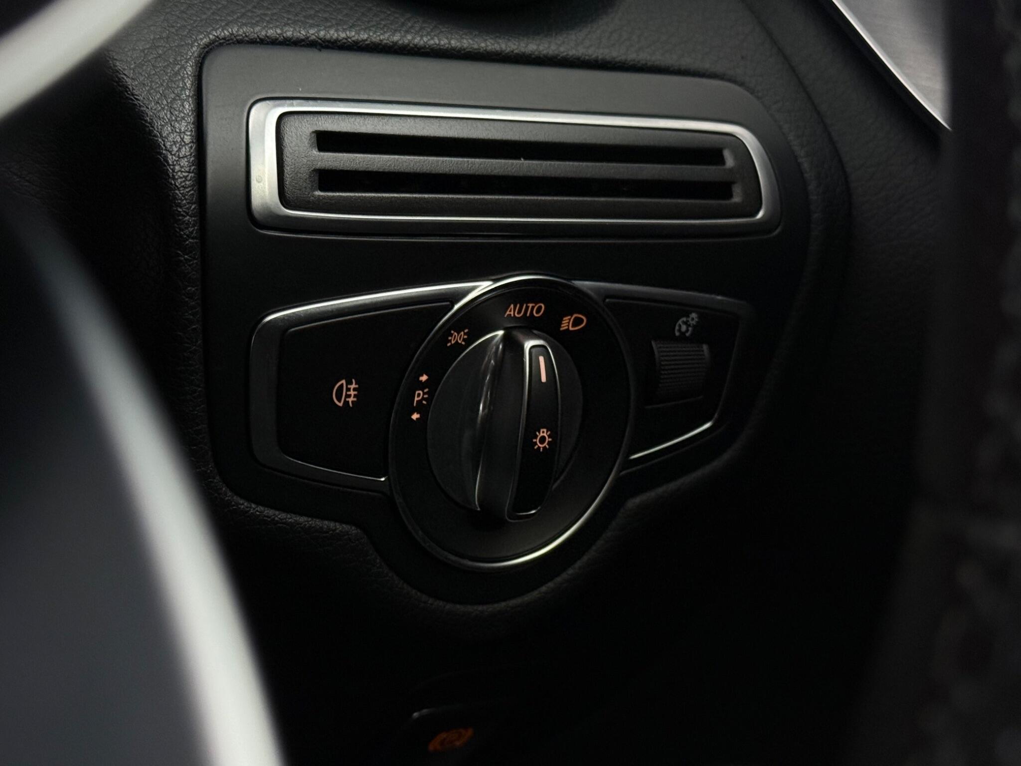 Mercedes-Benz C-Class view 17