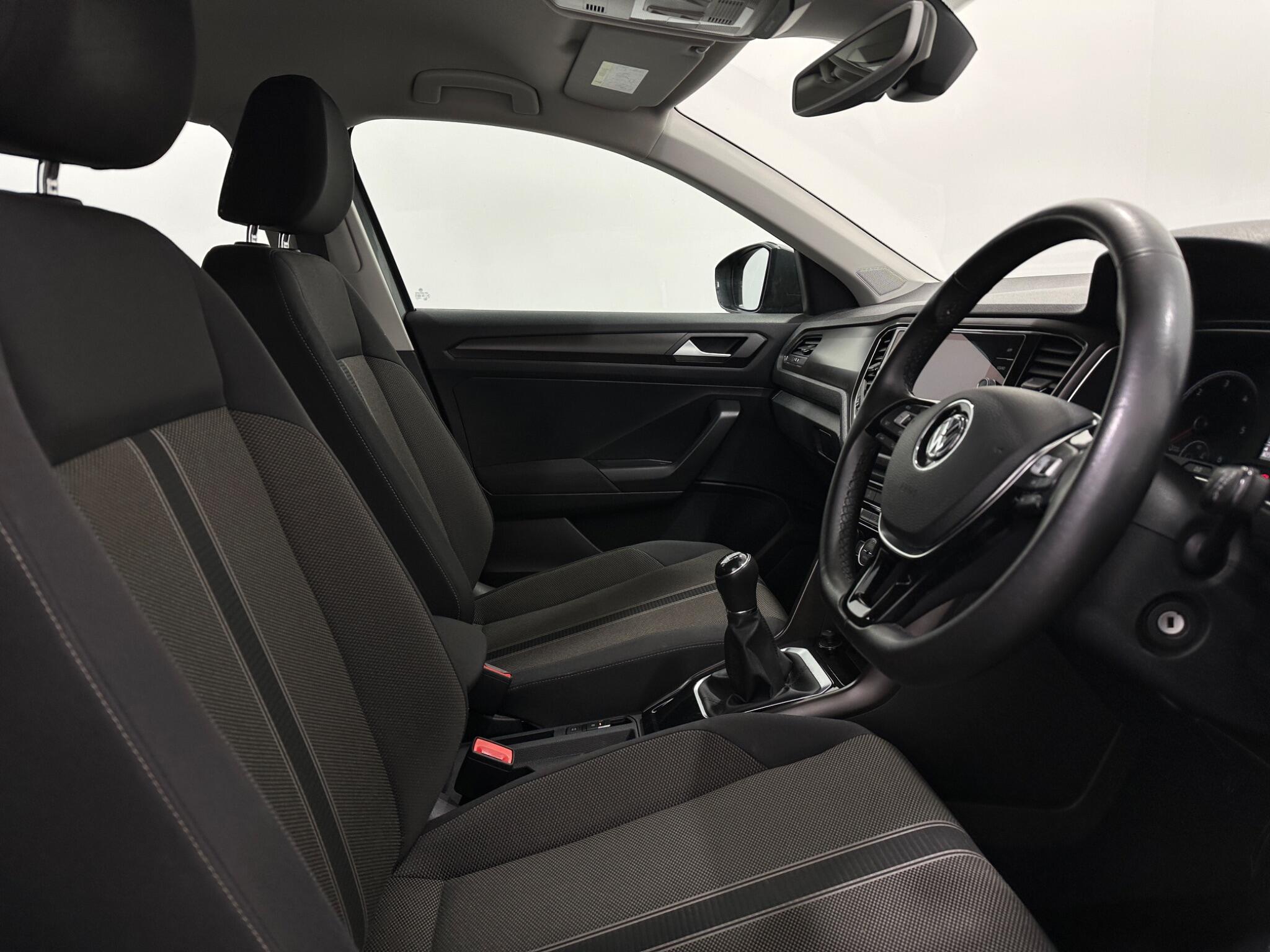 Volkswagen T-Roc view 31
