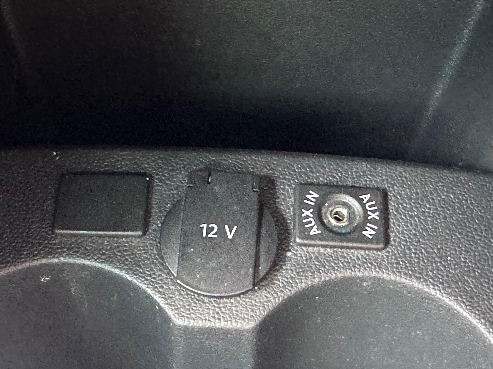 2011 Volkswagen Polo image 25