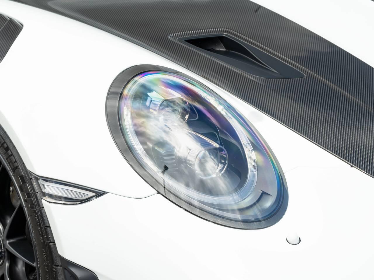 Porsche 911 view 12
