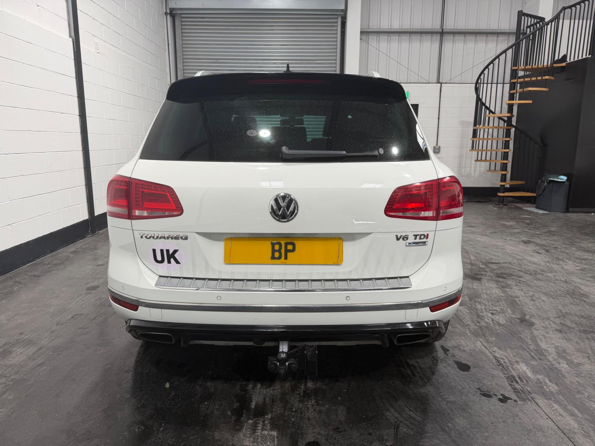 Volkswagen Touareg view 8