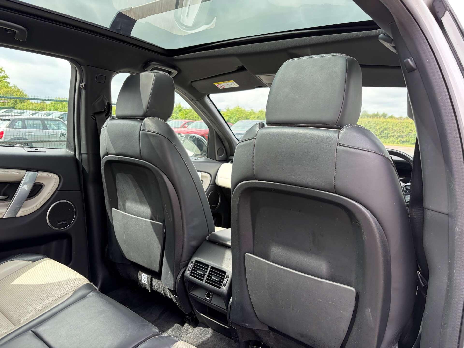 Land Rover Discovery Sport view 32