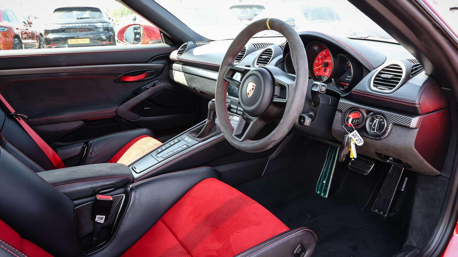 Porsche 718 Spyder view 12