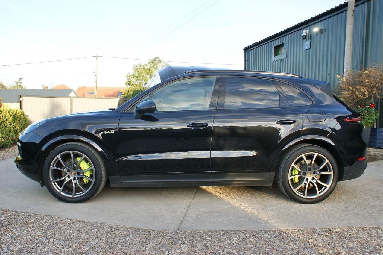 Porsche Cayenne view 22
