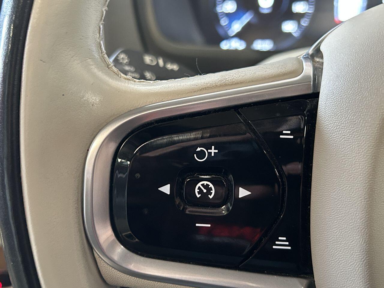 Volvo XC90 view 35