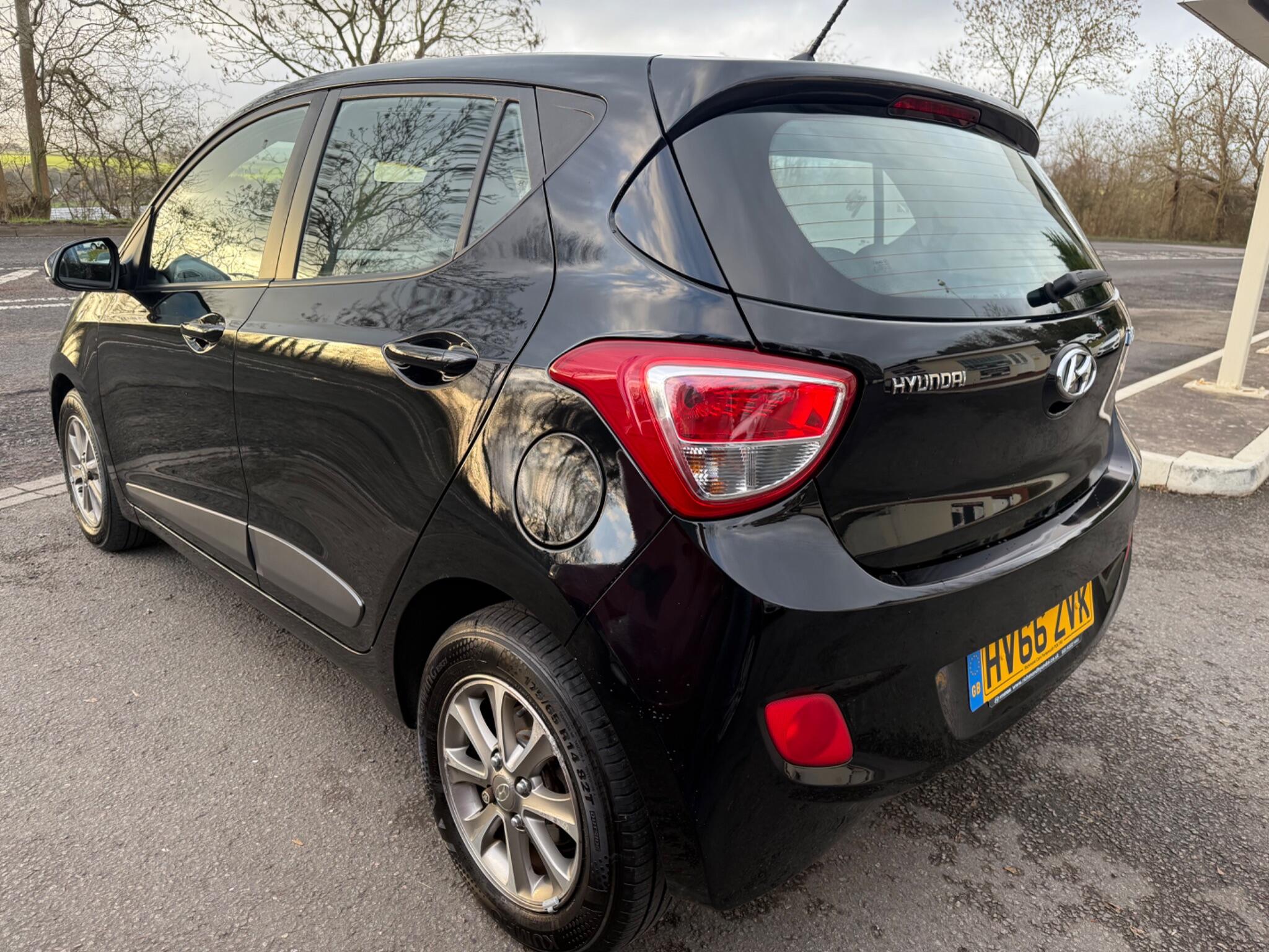 2016 Hyundai i10 1.0 Premium Euro 5 5dr • 99,000 miles image 8