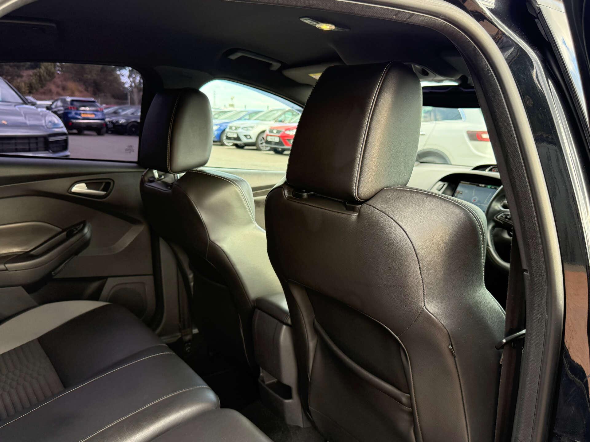 Ford Focus view 59