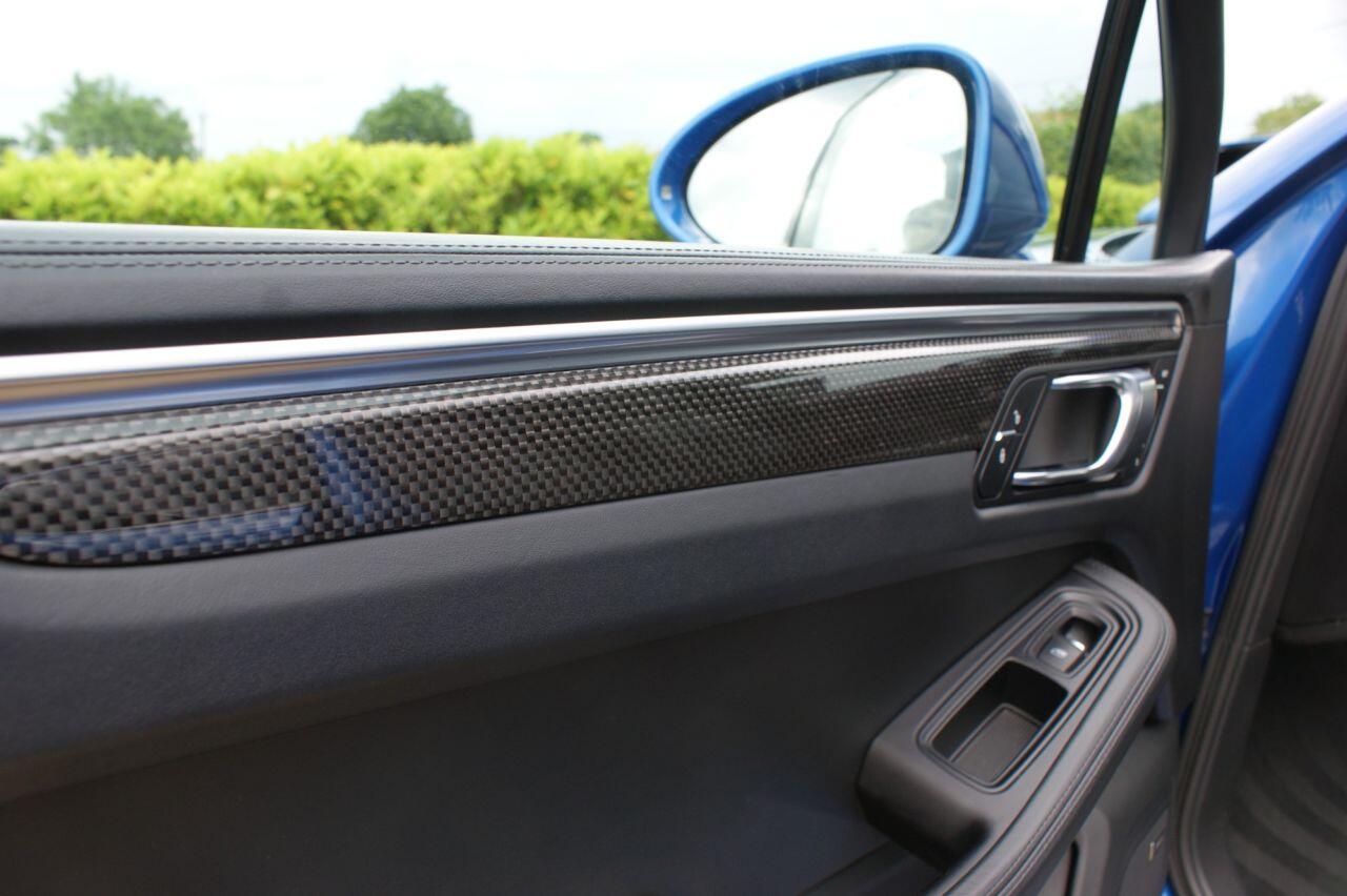 Porsche Macan view 34