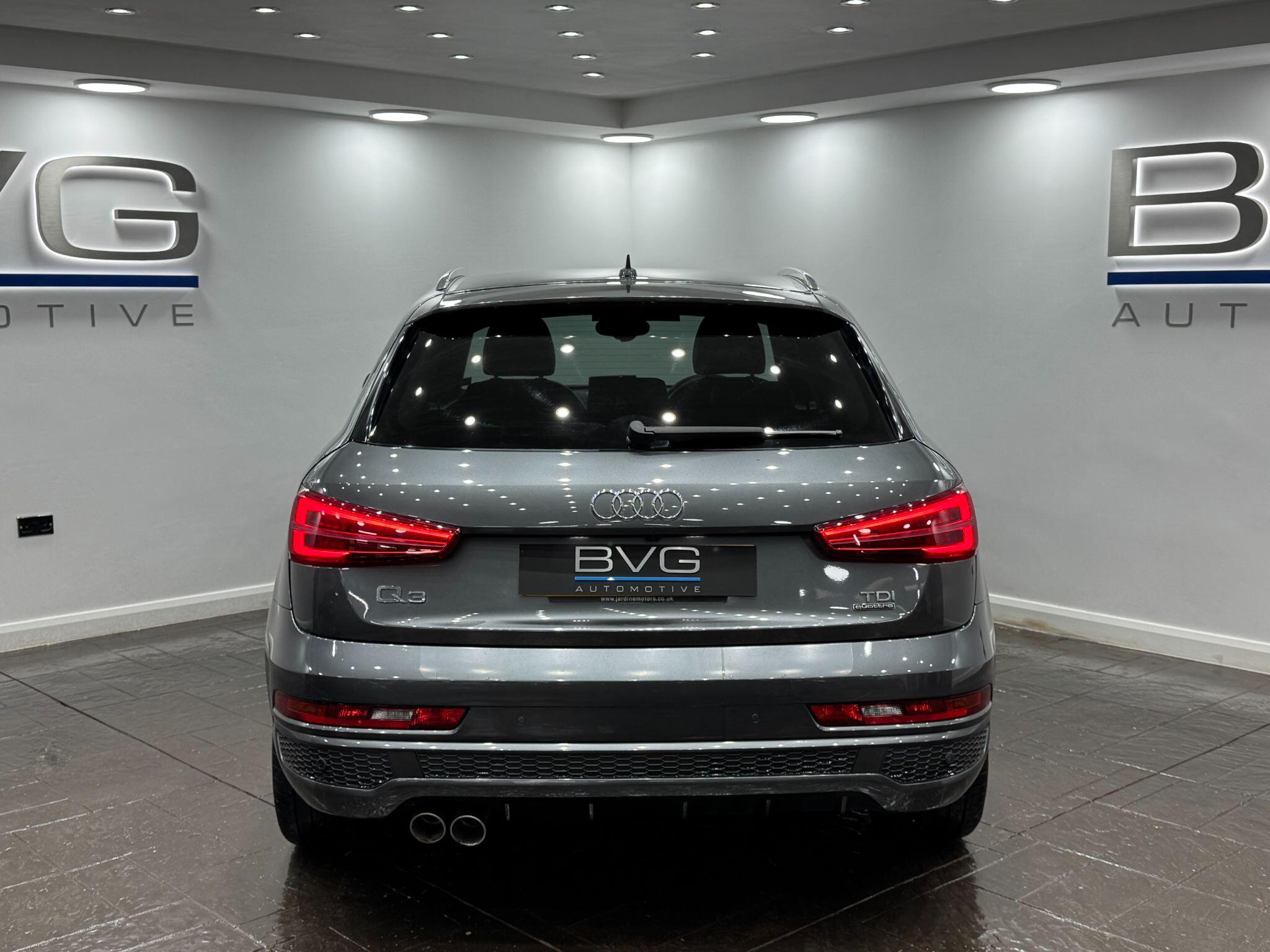 Audi Q3 view 8