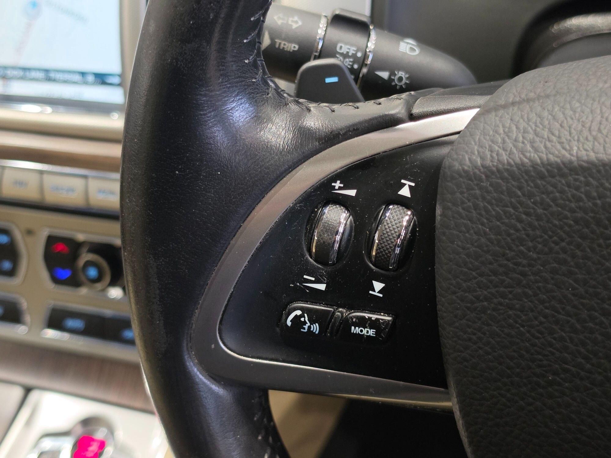Jaguar XF view 30