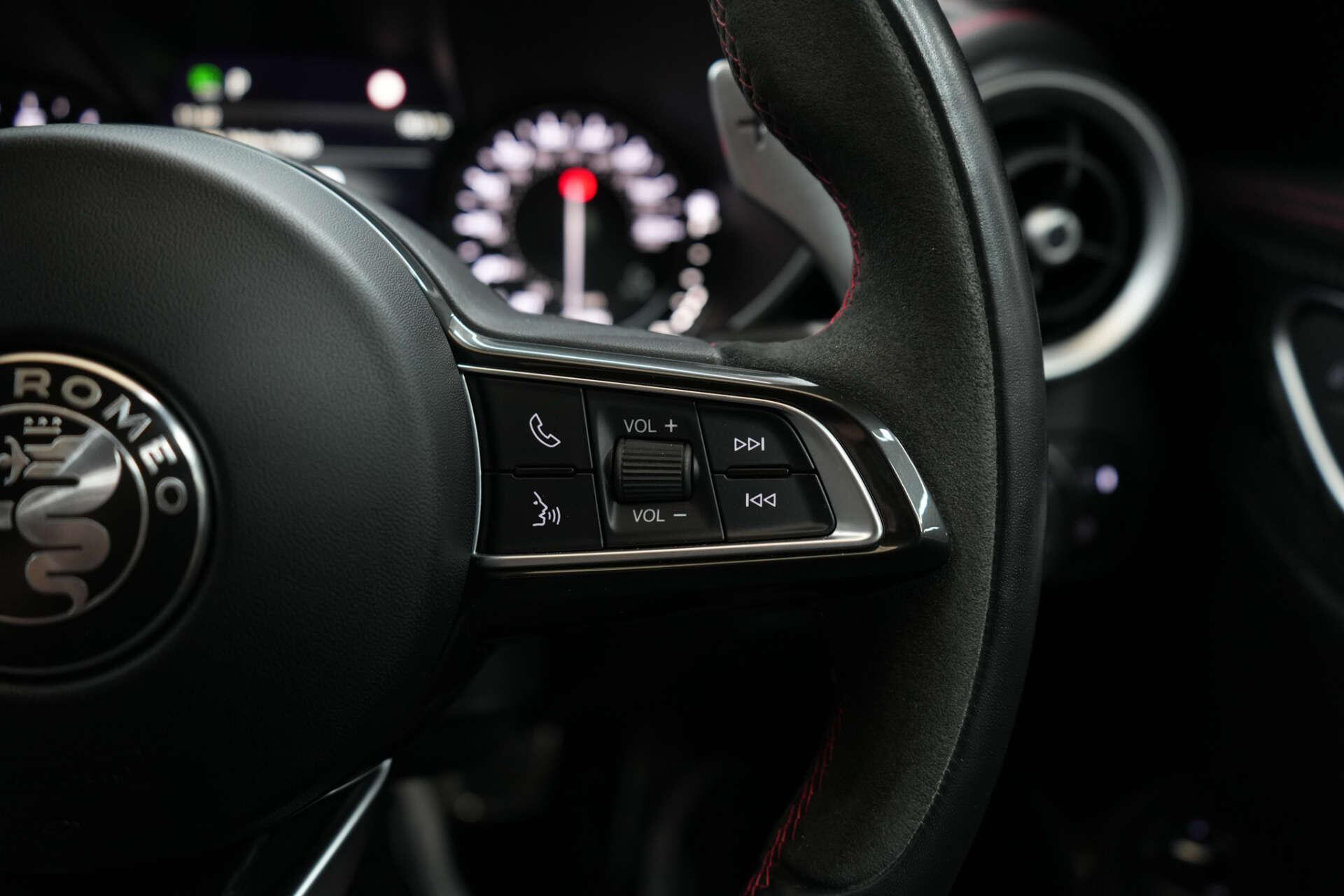 Alfa Romeo Giulia view 44