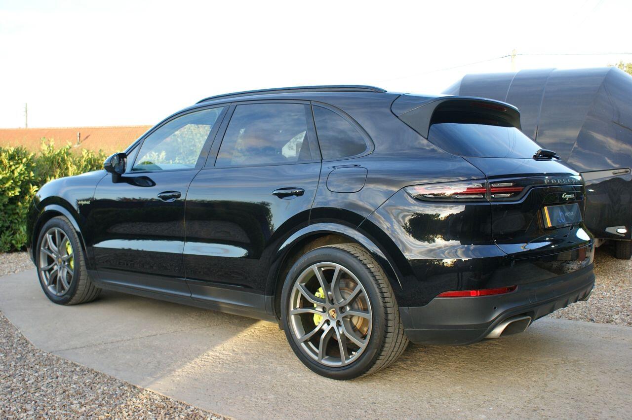 Porsche Cayenne view 21