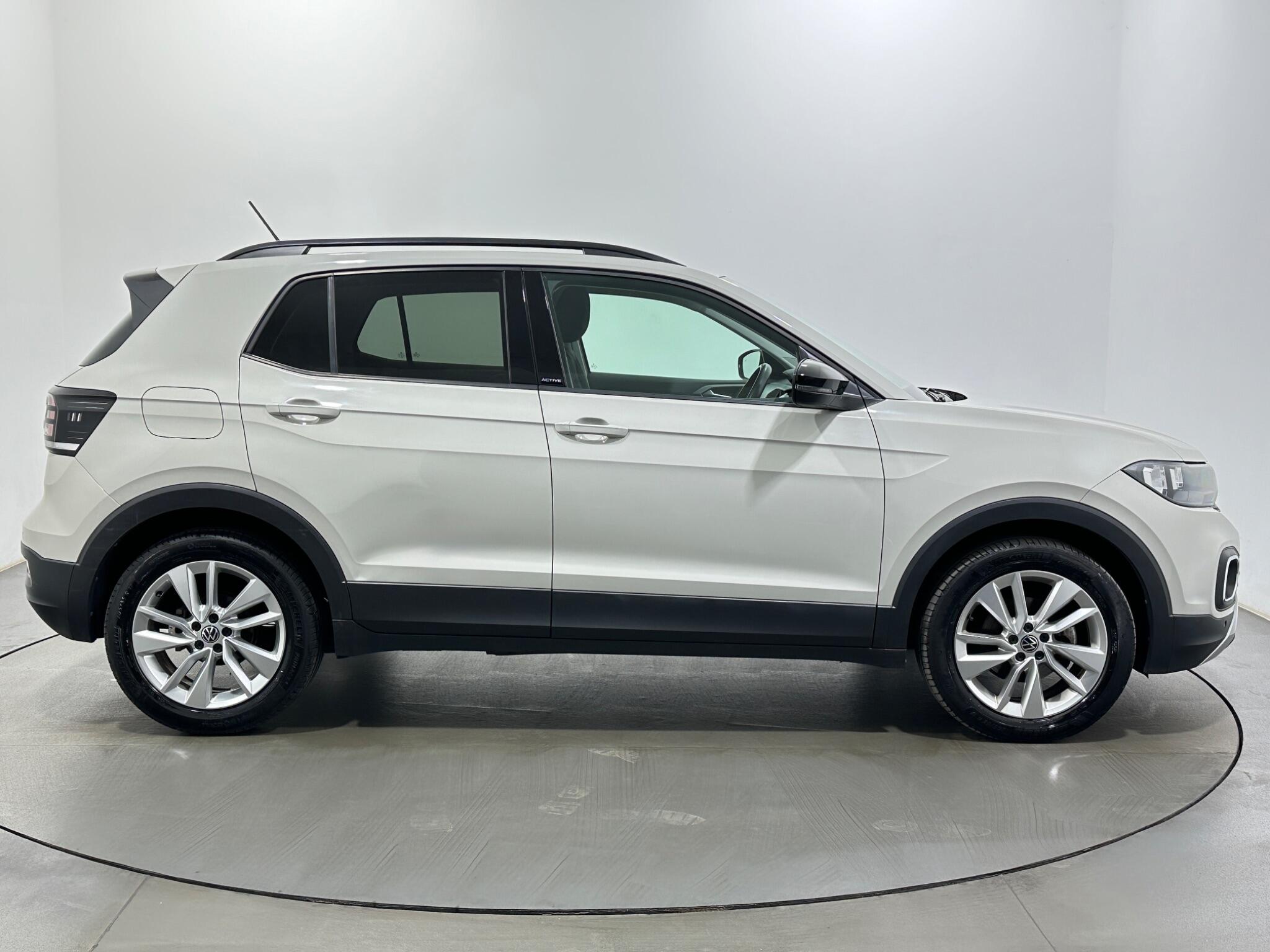 Volkswagen T-Cross view 9