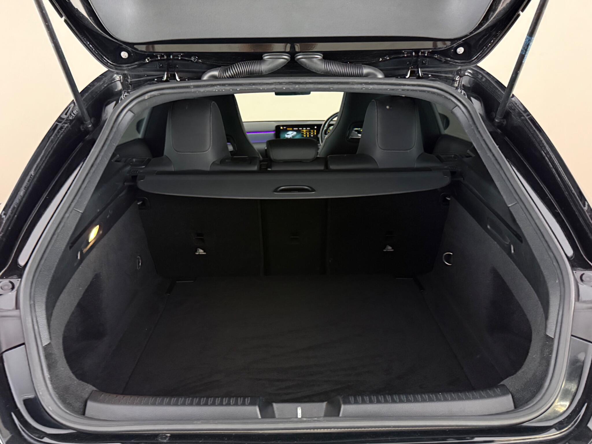 Mercedes-Benz Cla view 10