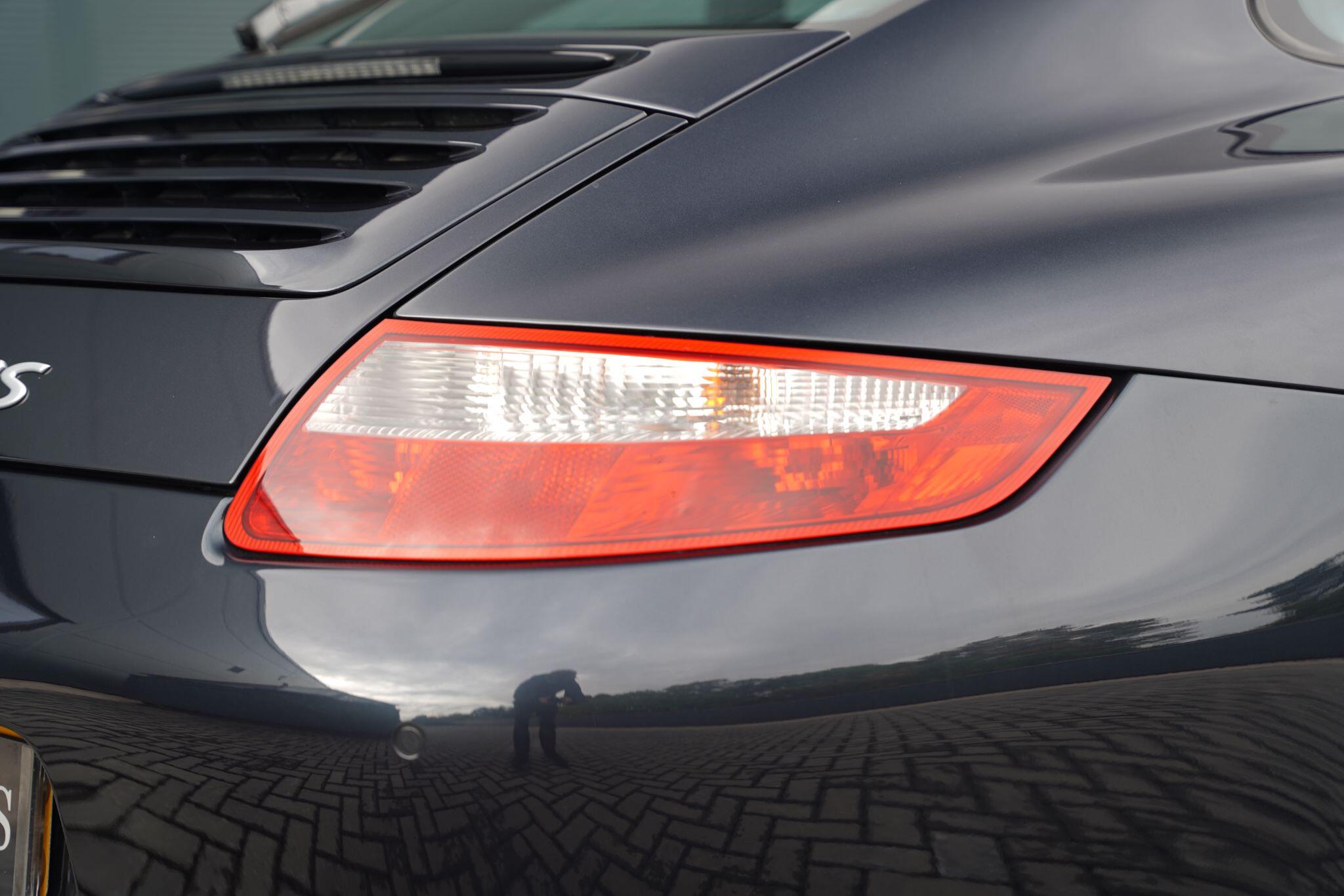 Porsche 911 view 64