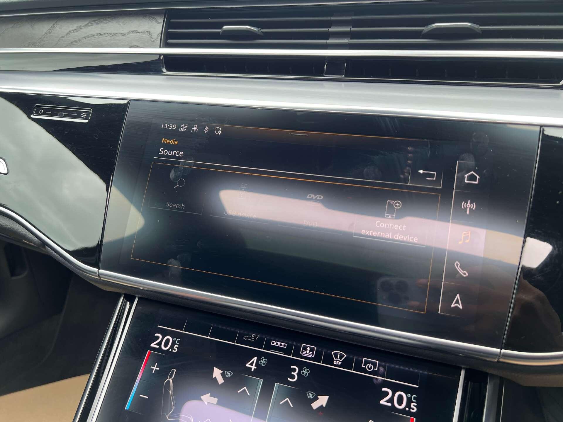 Audi A8 view 26