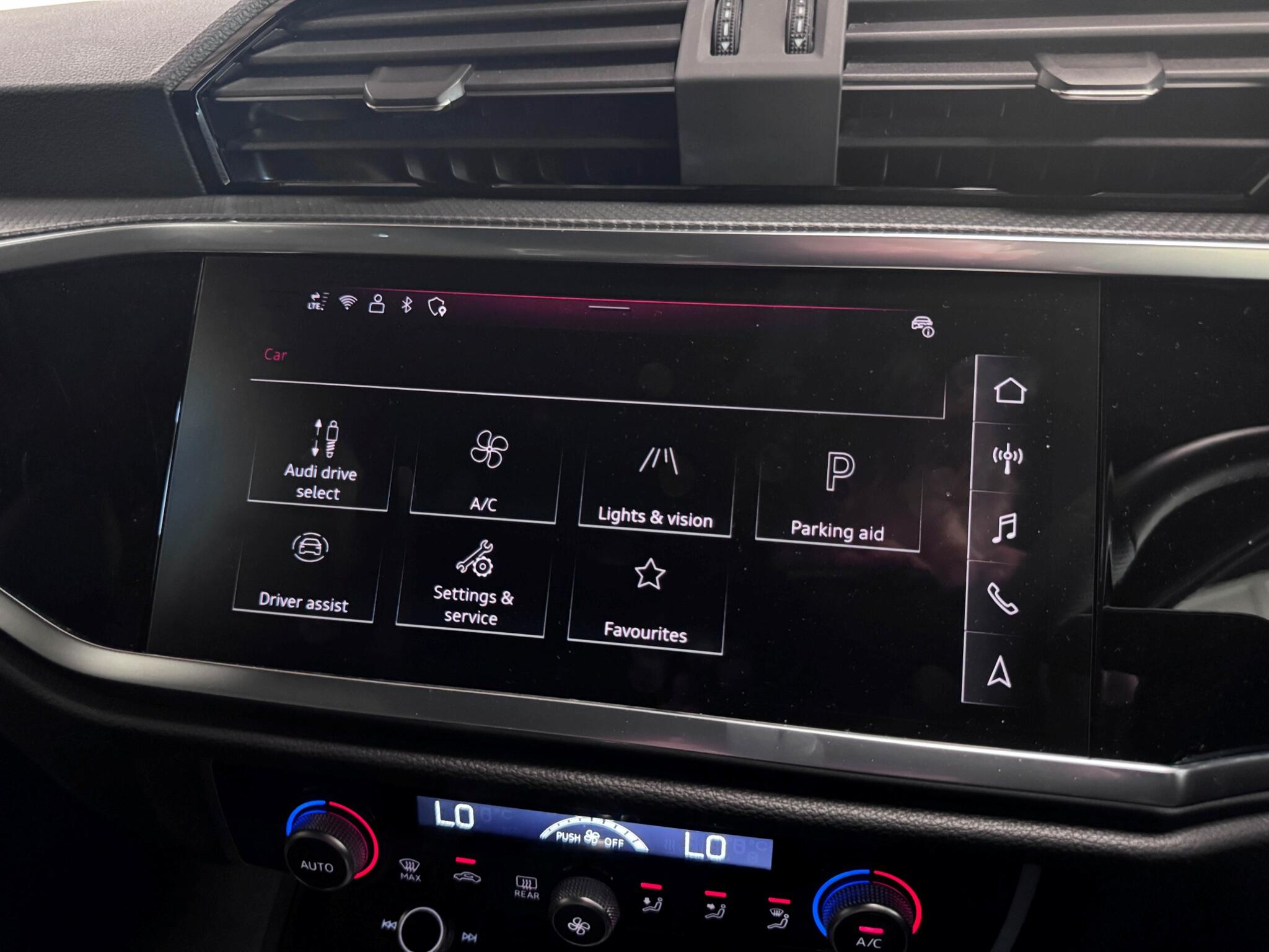 Audi Q3 view 50
