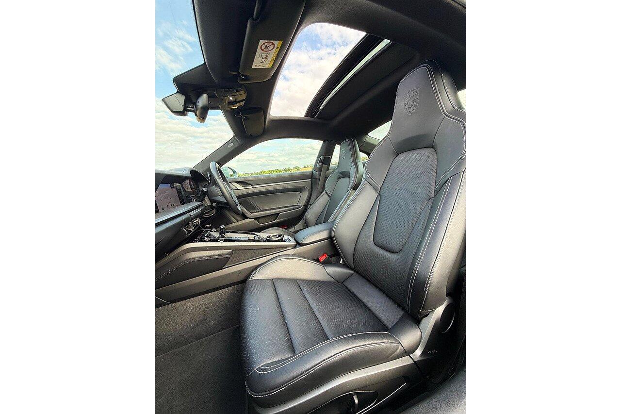 Porsche 911 view 11
