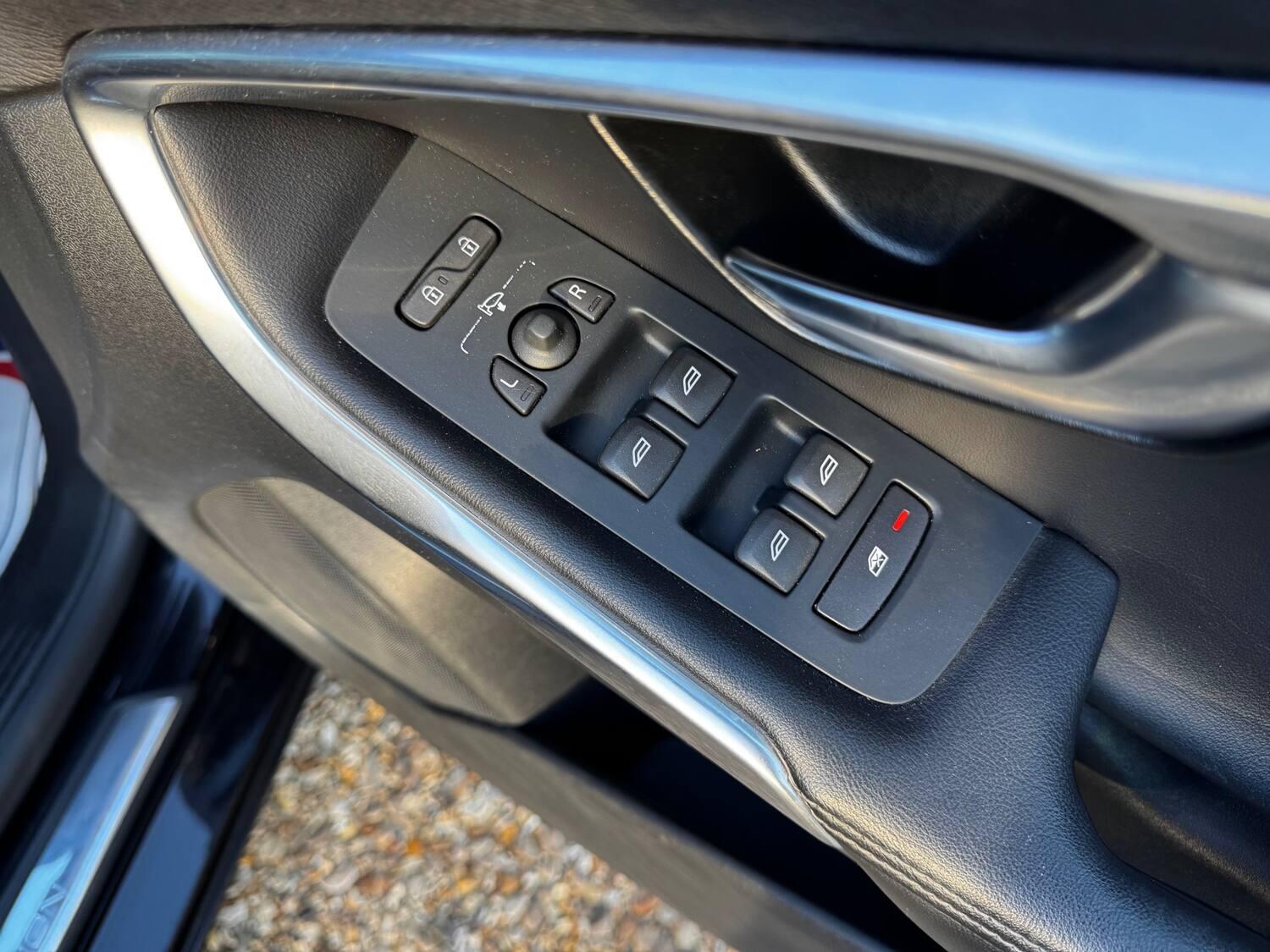 Volvo V40 view 22