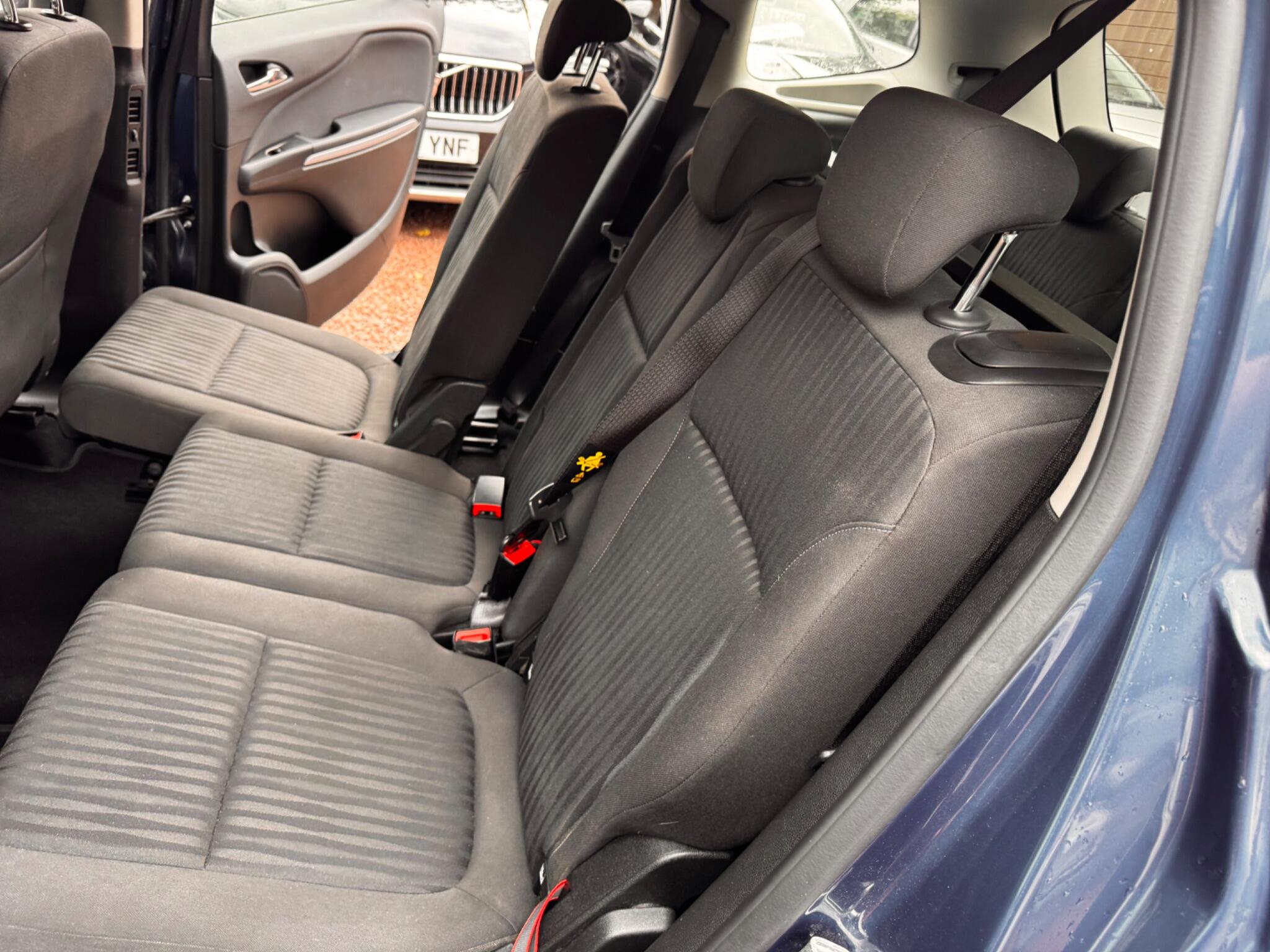 Vauxhall Zafira Tourer view 22