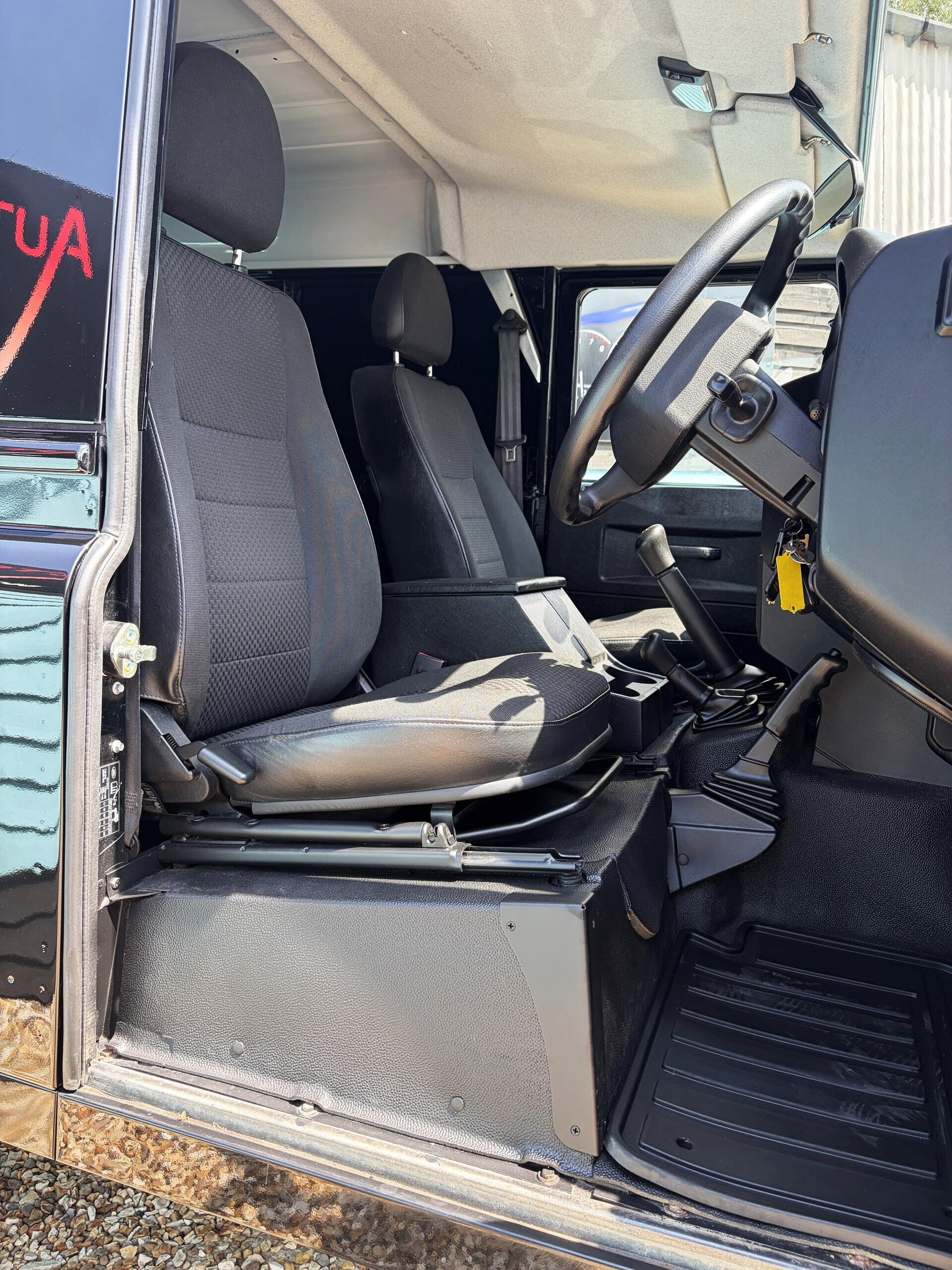 Land Rover Defender view 6