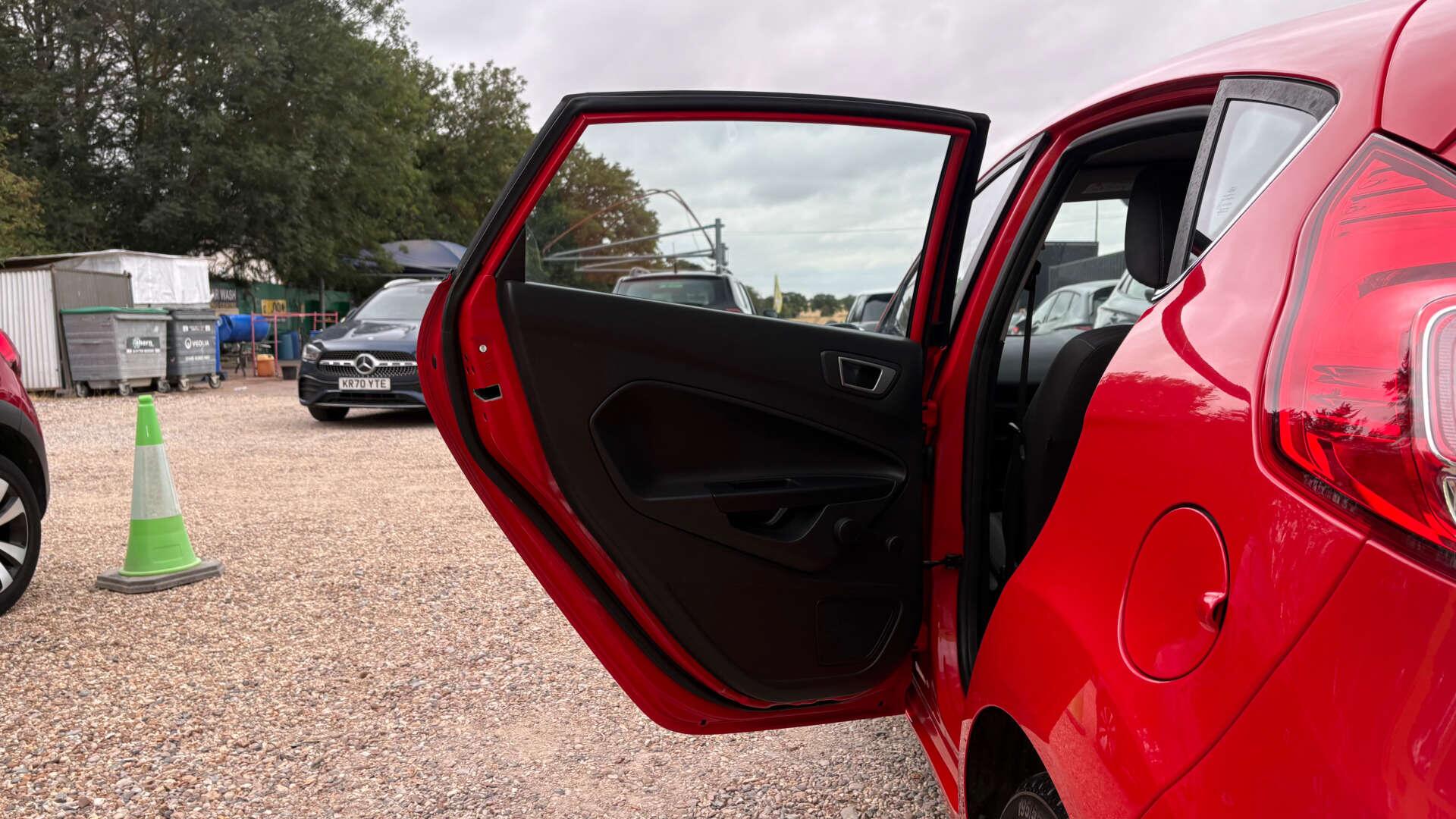 Ford Fiesta view 37