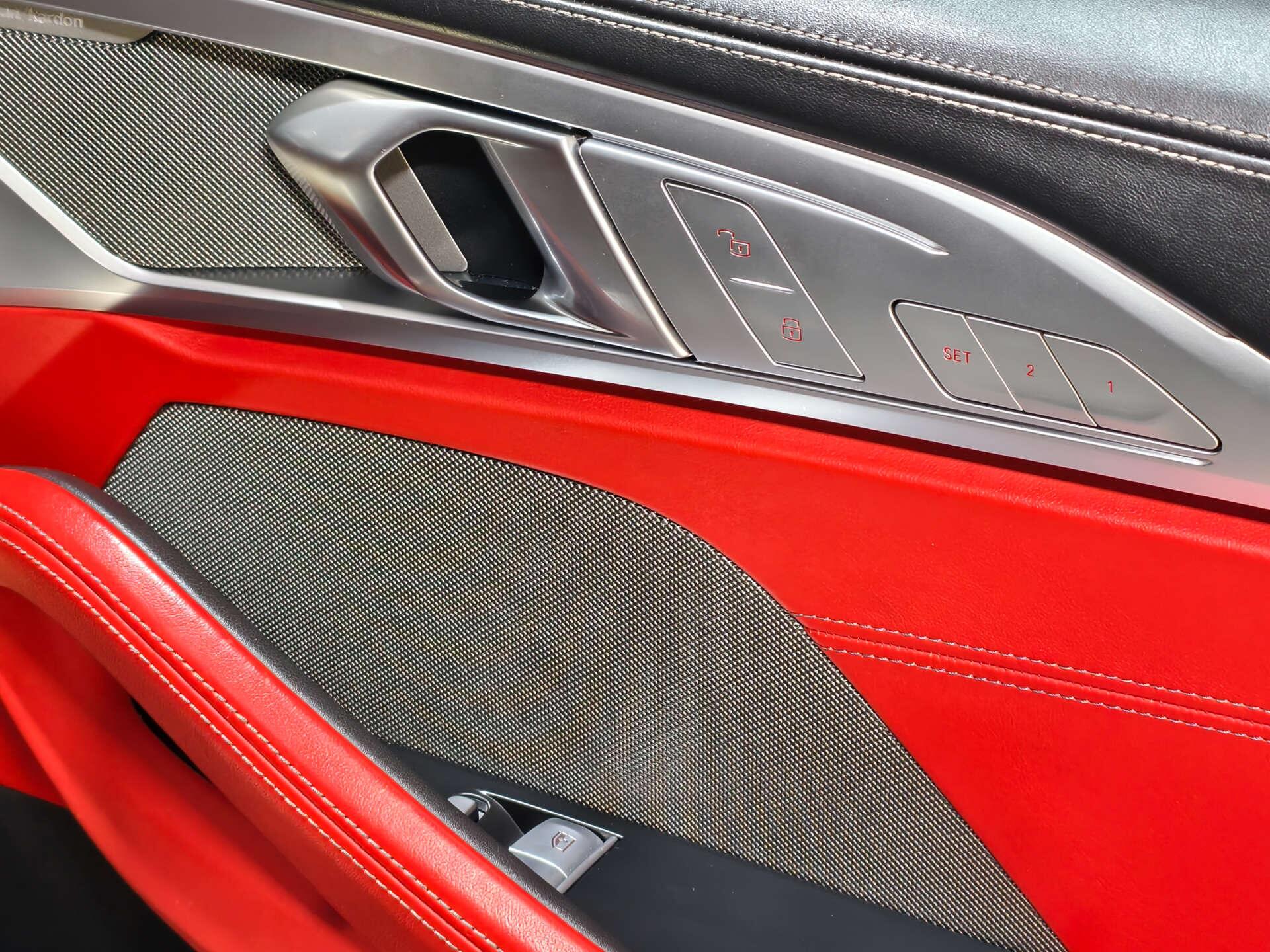 BMW 8 Series view 33