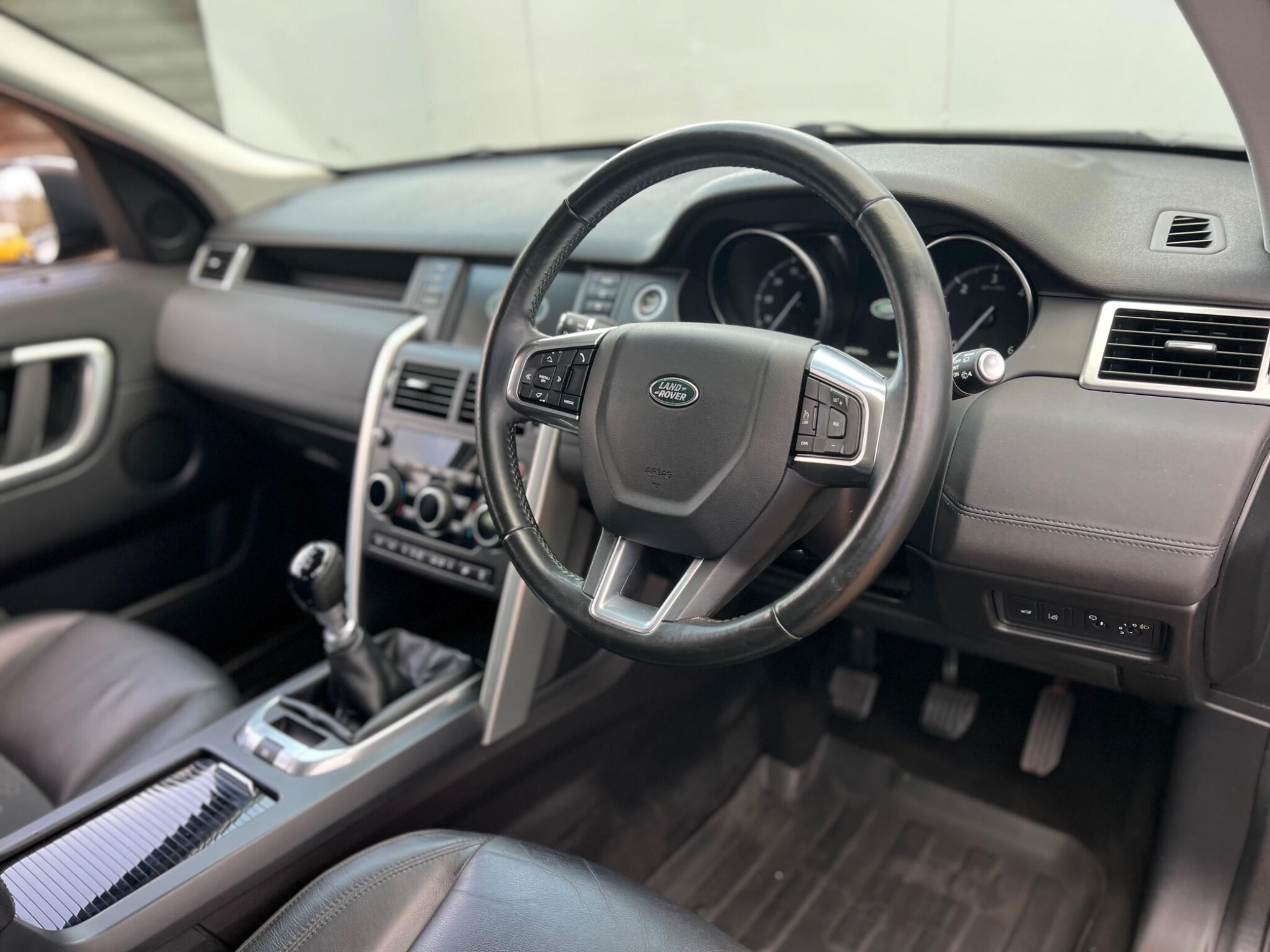 Land Rover Discovery Sport view 11