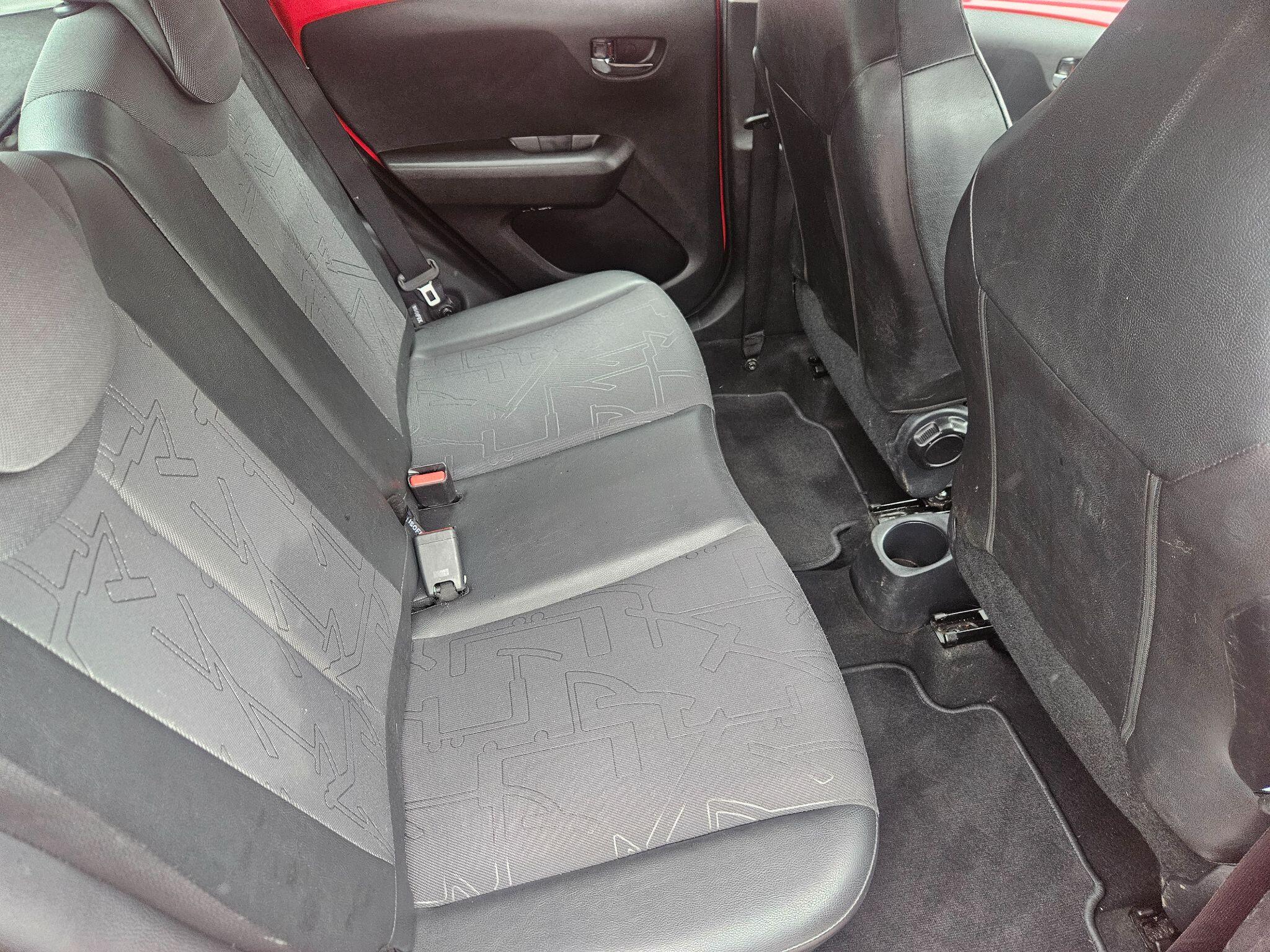 2015 Toyota AYGO image 38