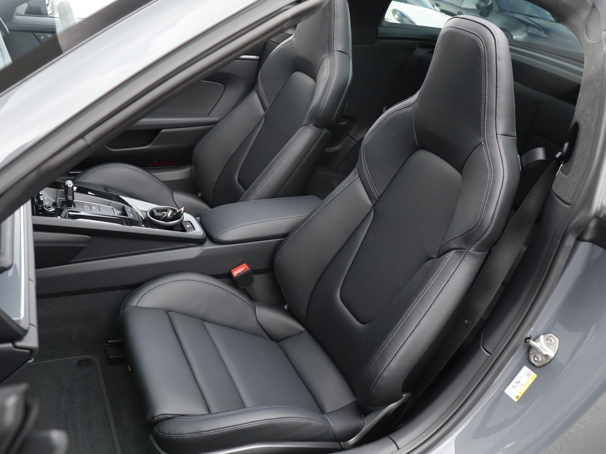 Porsche 911 view 28
