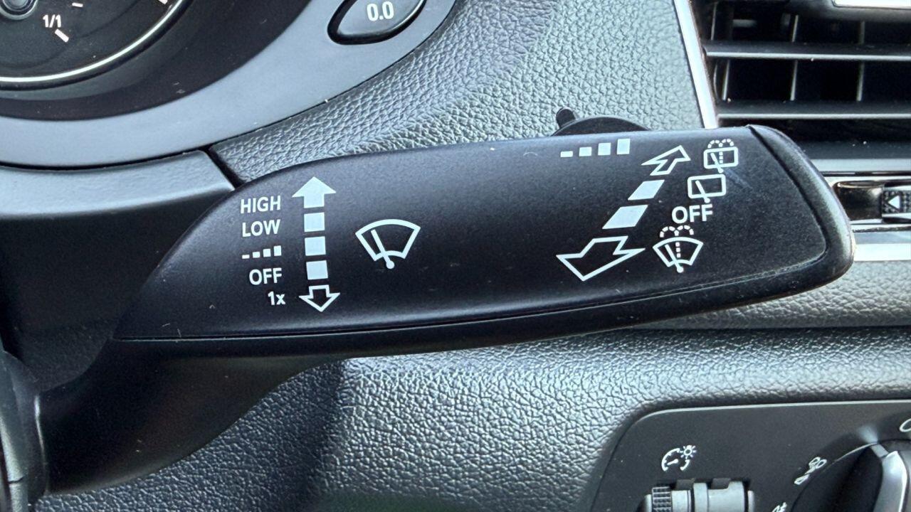 Audi Audi Q3 view 27