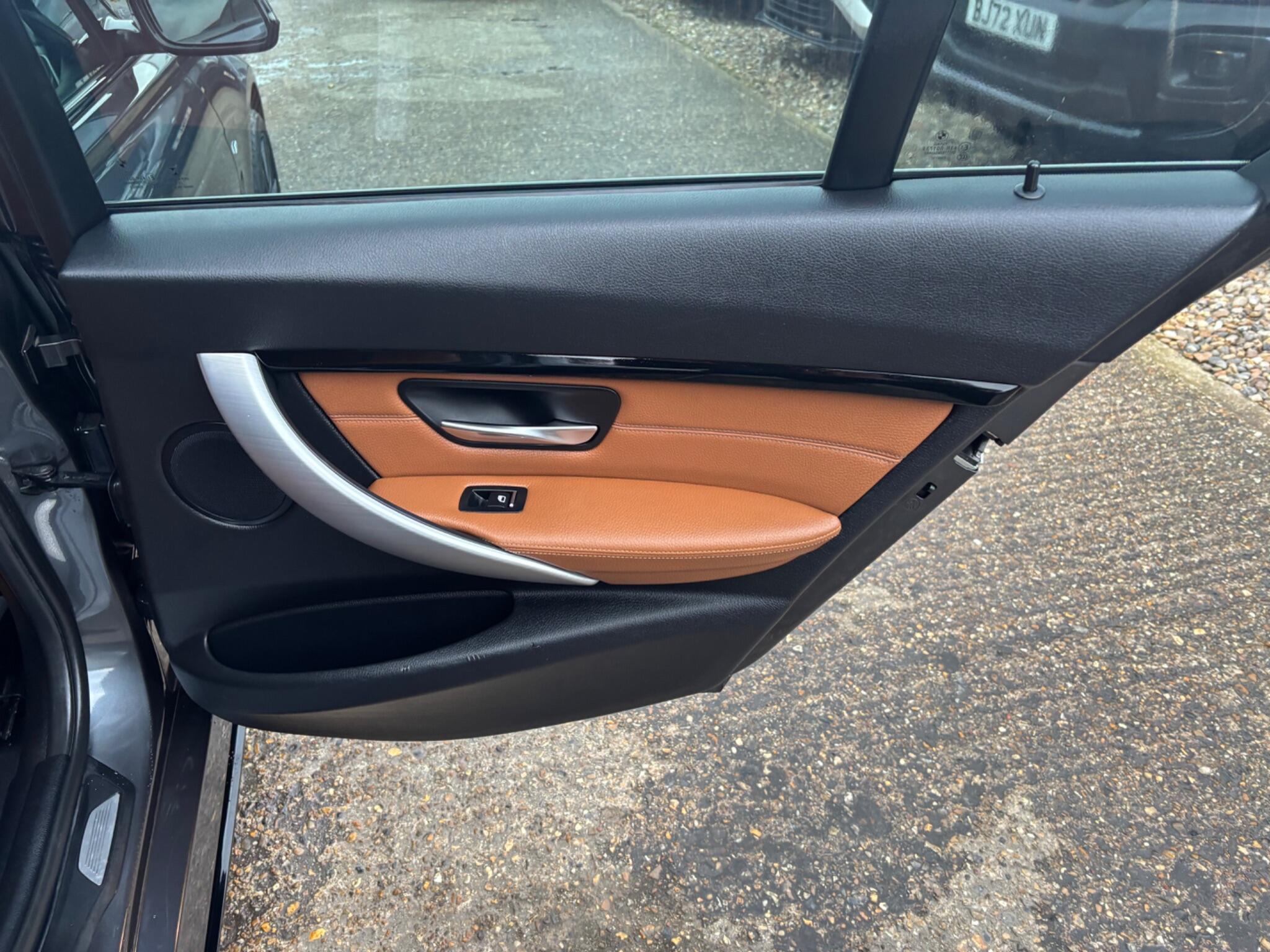 BMW 3 Series view 36