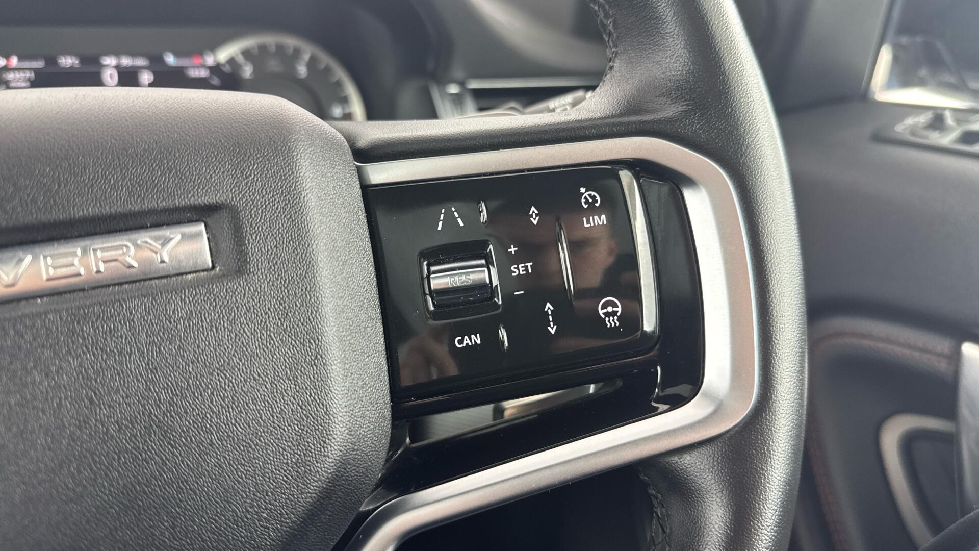 Land Rover Discovery Sport view 30