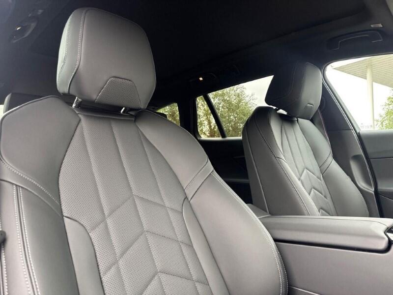 BMW 5 Series view 27
