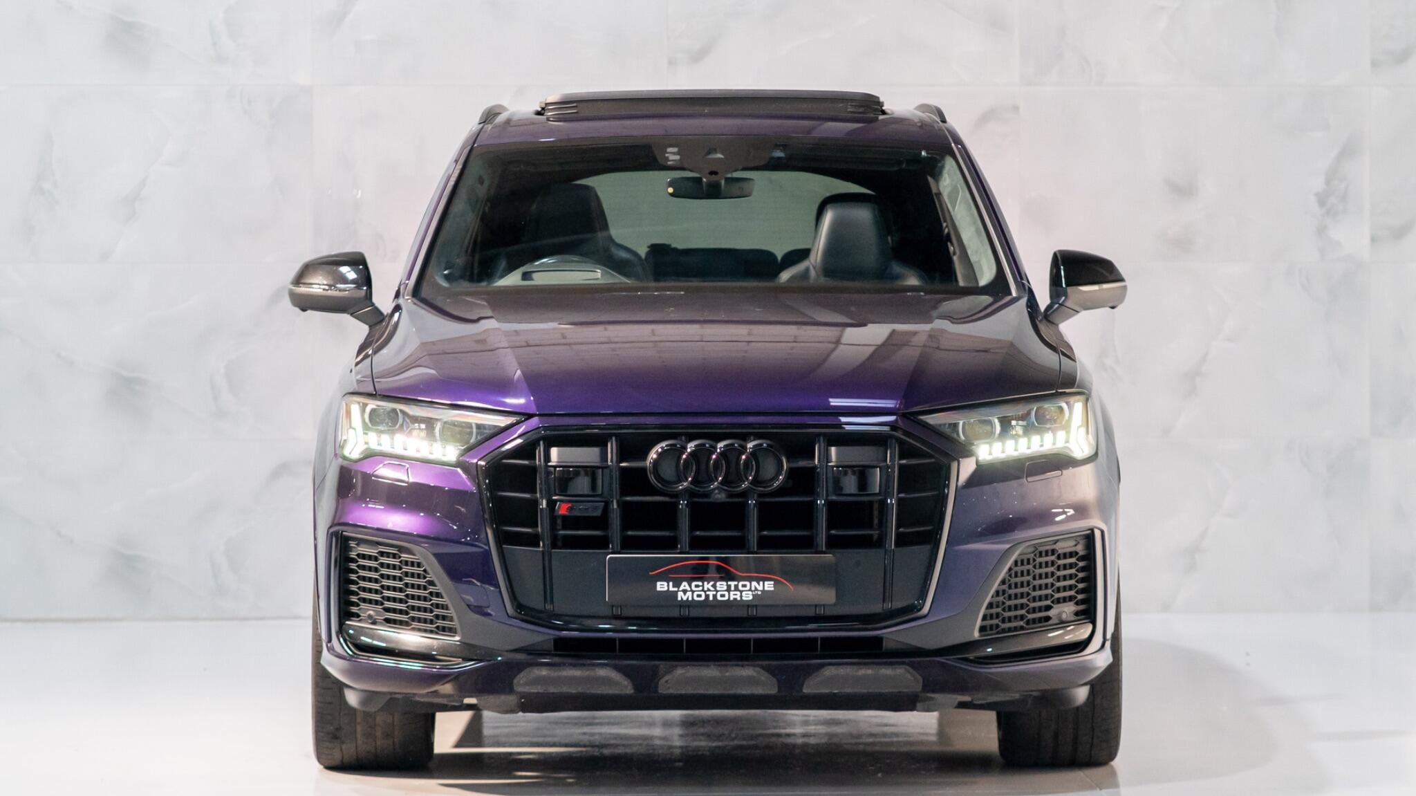 Audi SQ7 view 4