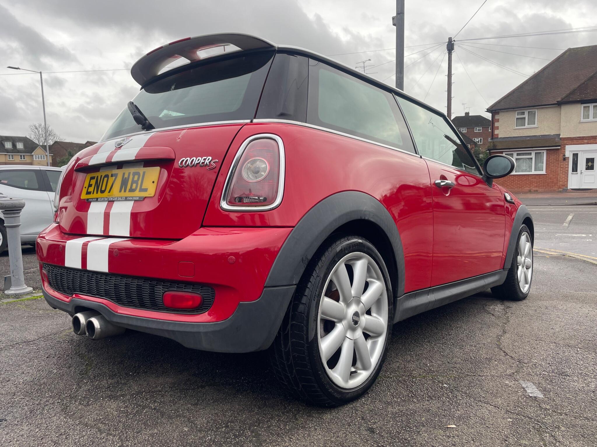 2007 MINI Hatch image 17