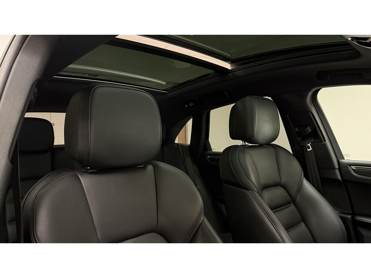 Porsche Macan view 15