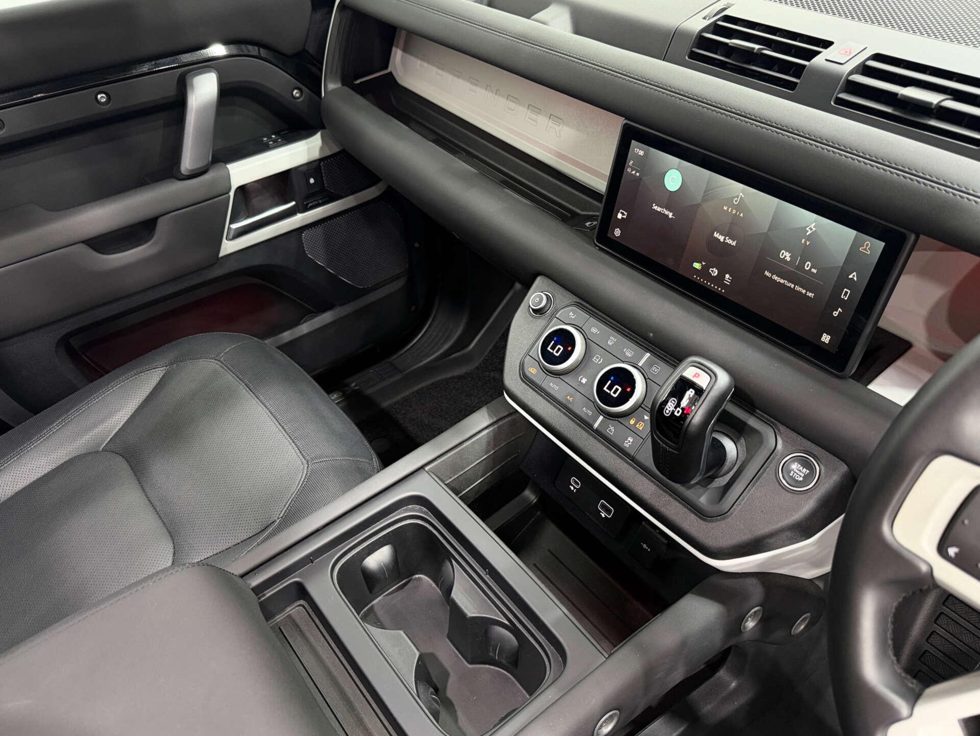 Land Rover Defender view 40
