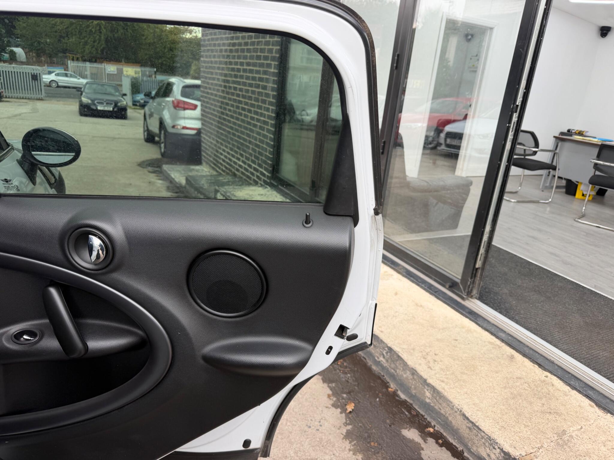 Mini Countryman view 19