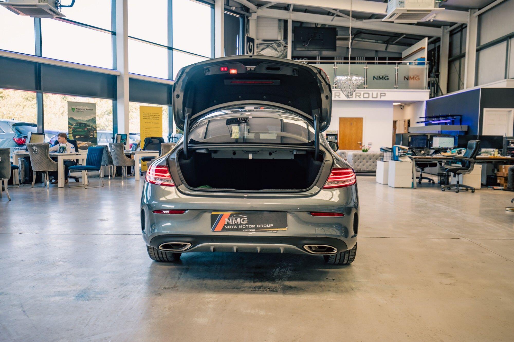 Mercedes-Benz C-Class view 28
