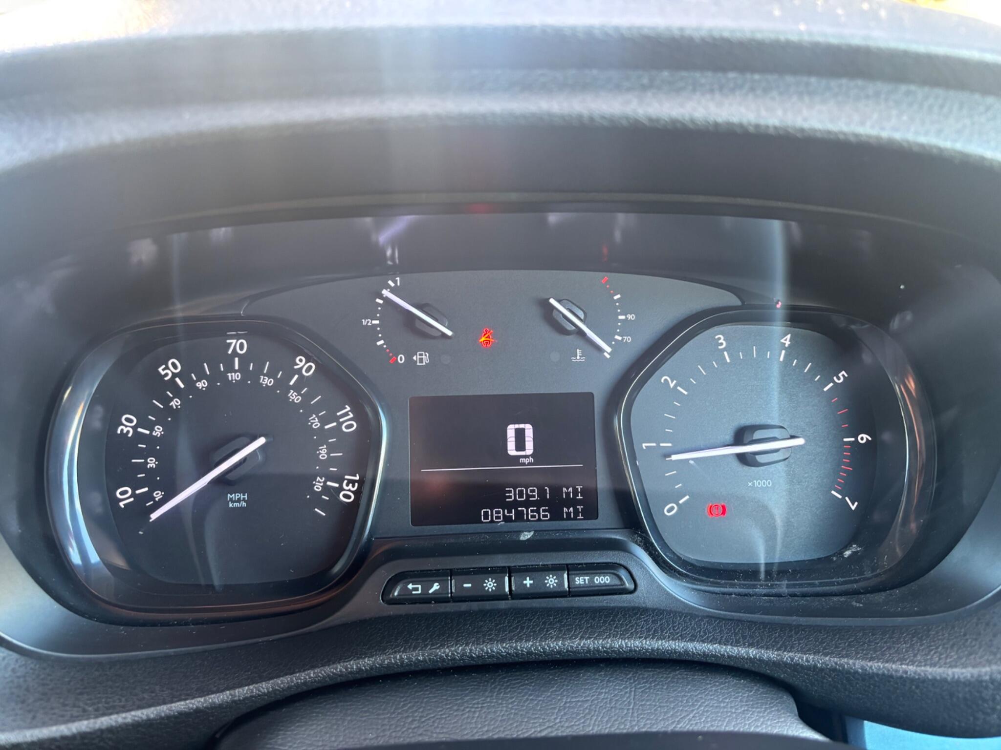 Peugeot Traveller view 18