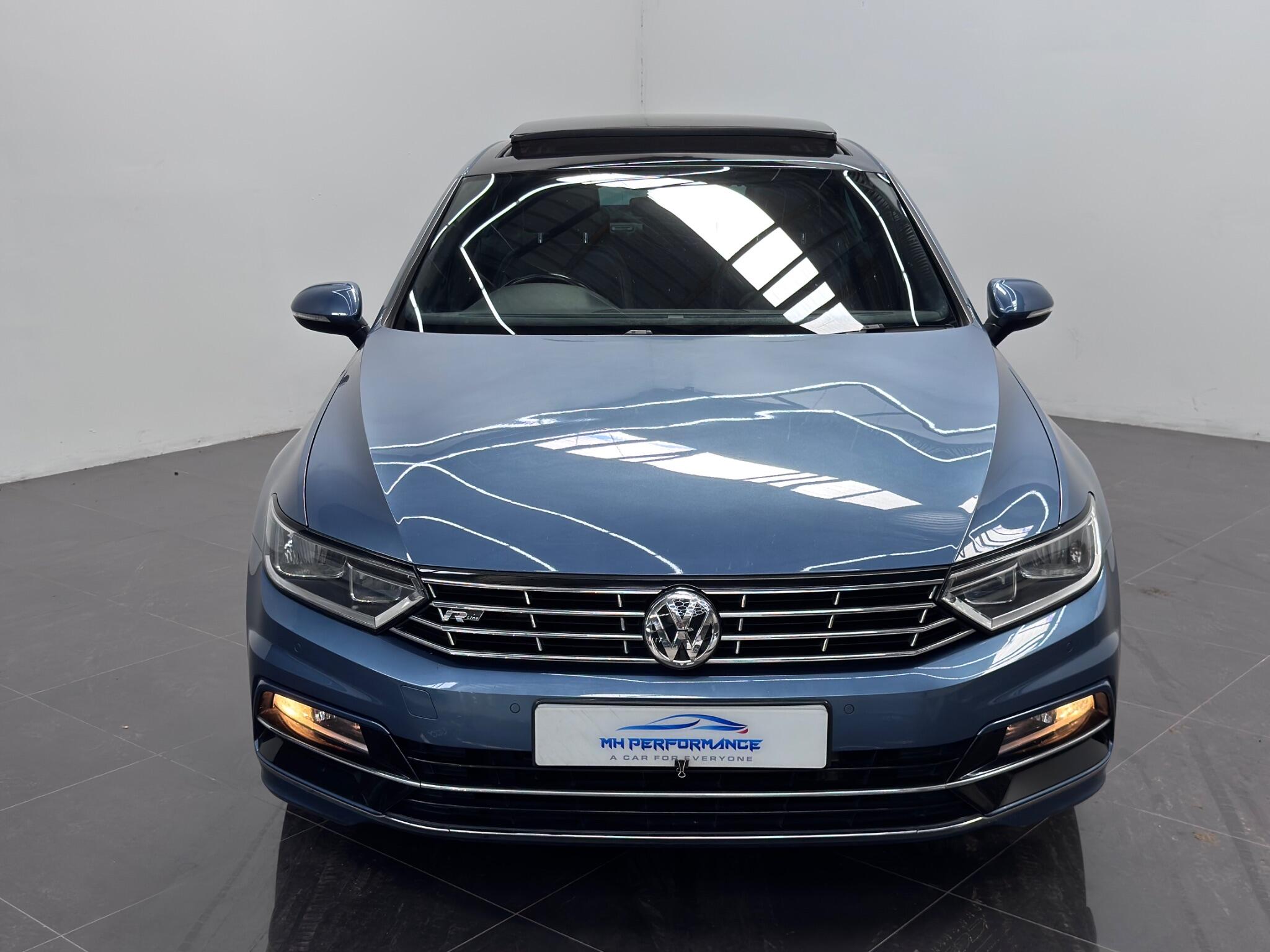 Volkswagen Passat view 2